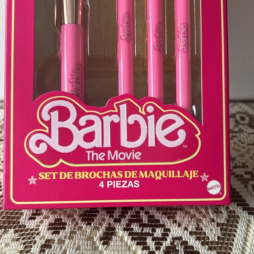 Barbie The Movie Makeup Brush Set Mexico Exclusive - Picture 4 of 6